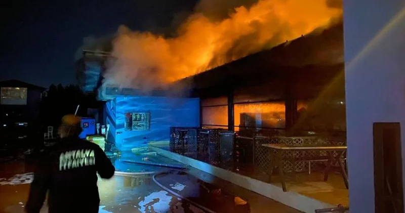 Antalya da zincir markette yangın