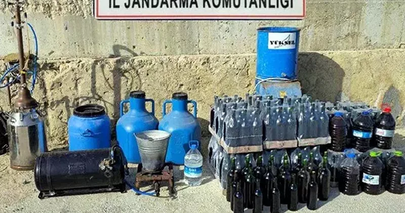 Tekirdağ da çiftlik evinde silah, sahte içki, uyuşturucu ele geçirildi