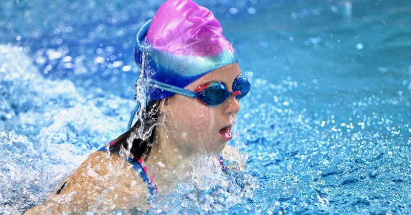 Down sendromlu Pelinsu kalbindeki engeli kulaçlarıyla aştı