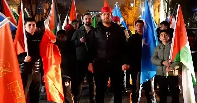 Sosyal medya kullanıcısı Cihat Ersoy un Ramazan da yaptığı akım takdir topladı: Teravih Taburu gururla sunar VİDEO İZLE