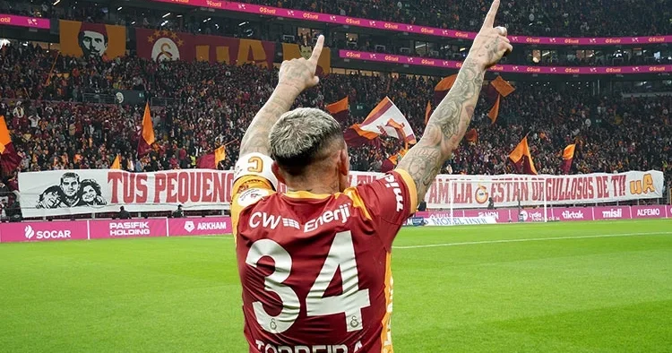 Galatasaray taraftarından, Lucas Torreira ya anlamlı pankart!