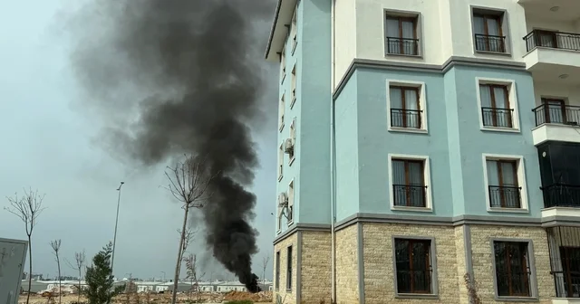 Deprem konutları yakınında yakılan ateş paniğe neden oldu Adıyaman Haberleri
