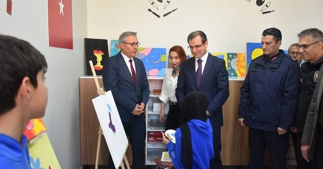 Salihli de öğrencilerin hayal gücünü geliştirecek resim atölyesi açıldı Manisa Haberleri