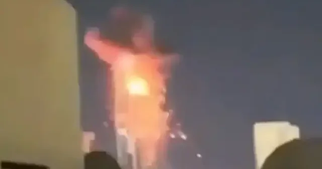 İran İHA sı Dubai deki ABD li Citibank şubesine isabet etti: Patlama anı kamerada VİDEO İZLE