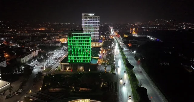 Manisa Büyükşehir Belediyesinden Tıp Bayramı na özel ışıklandırma Manisa Haberleri