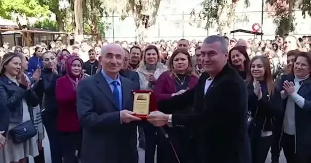 40 yıllık öğretmene alkışlar içerisinde hüzünlü veda