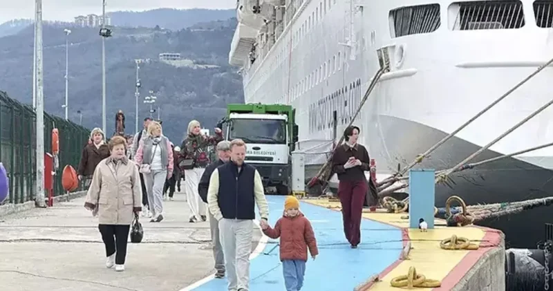Binlerce Rus turist Karadeniz in o ilçesine akın etti, nüfus 10 katına çıktı