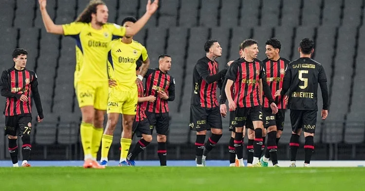 Fenerbahçe yi kendi futbolcusu vurdu!