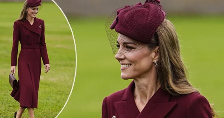 Yaz sıcağında ter içinde kalsa bile yasak... Hanım hanımcık olmak kolay mı sandınız! O kalın mantonun içine ne giydiğini kimse göremeyecek