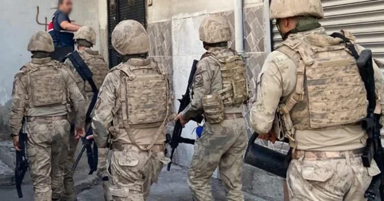 Ölen teröristlerin ailelerine para gönderiyorlardı İstanbul daki operasyonda yakalandılar