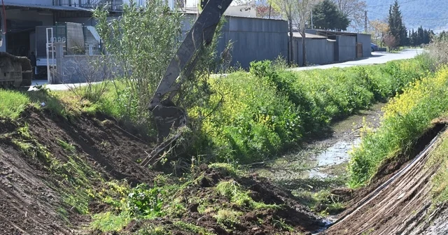 Akhisar da 5 kilometrelik dere hattı temizleniyor Manisa Haberleri