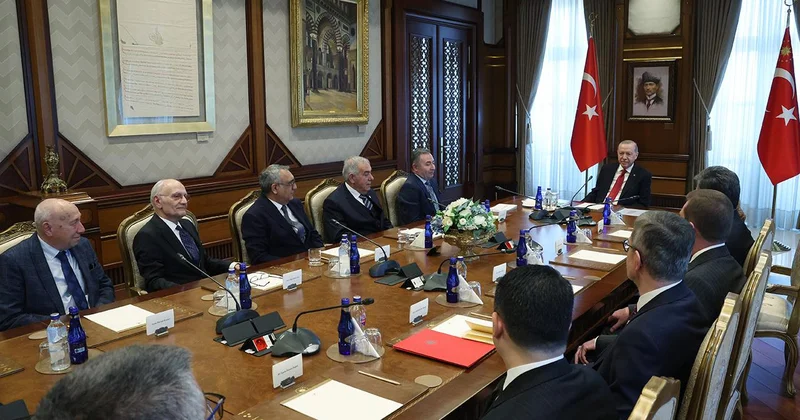 Cumhurbaşkanı Erdoğan, Türk Demokrasi Vakfı heyetini kabul etti