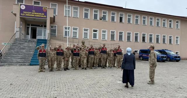 Ağrı da özel bireyler askeri üniforma giyerek temsili askerlik yaptı Ağrı Haberleri