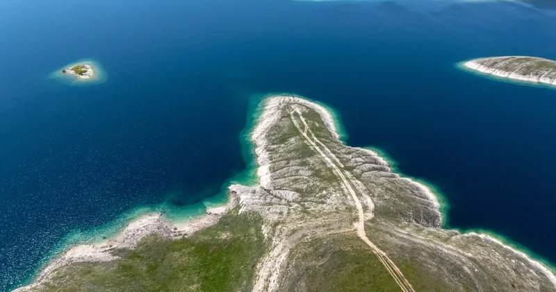 Adacıklar yeşile büründü: Görenler Maldivler sanıyor