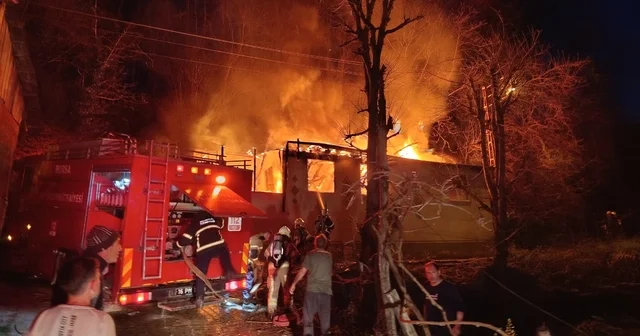 Tek katlı ev alev alev yandı Bursa Haberleri