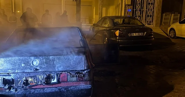 Elazığ da TOFAŞ araç alev alev yandı Elazığ Haberleri