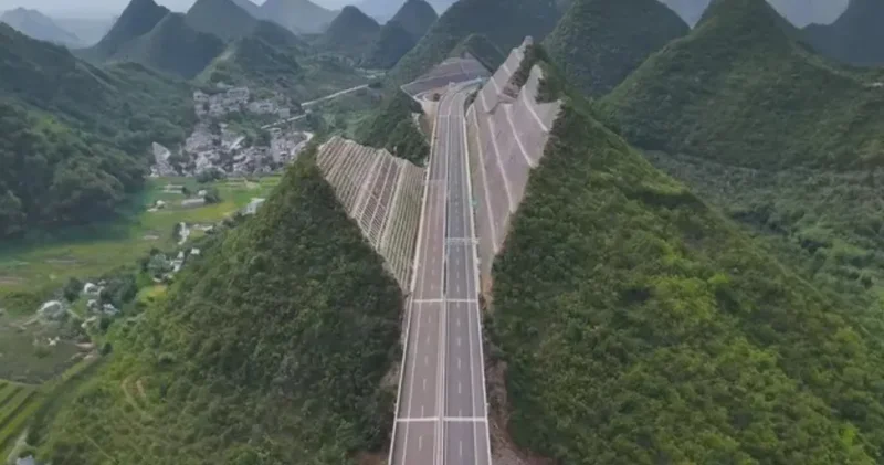 2 dakika için koca dağları ortadan ikiye yardılar: Artık etrafından dolaşmıyorlar