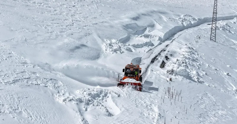 Nisan karı Doğu yu vurdu: 77 yerleşim yeri ulaşıma kapalı