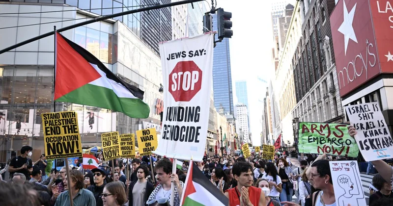 New York ta İsrail e silah satışına karşı düzenlenen protestoda yaklaşık 100 kişi gözaltına alındı