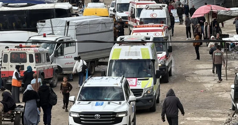 İşgalci İsrail in Gazze de polis aracını hedef aldığı saldırıda biri çocuk 4 kişi hayatını kaybetti