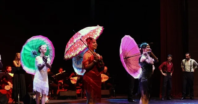 Muğla da Nostalji rüzgârı: 70 ler ve 80 lerin film müzikleri büyüledi Muğla Haberleri