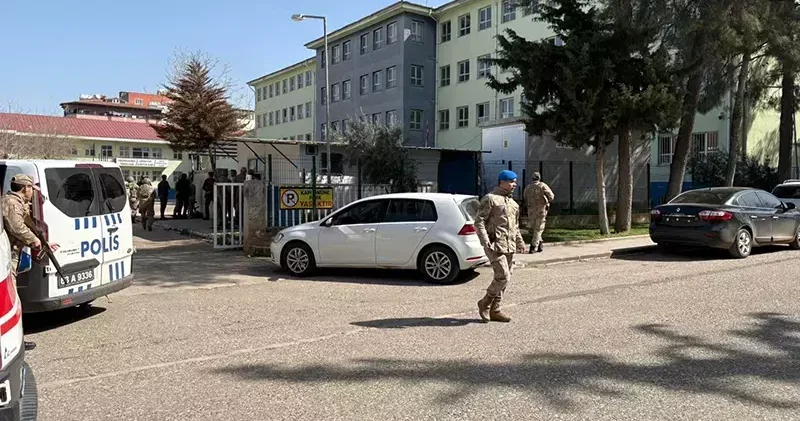 Şanlıurfa da okula girip rastgele ateş açtı: 7 yaralı