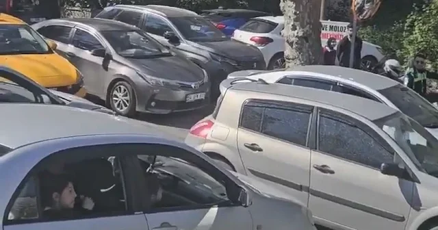 İstanbul’da hafta sonu trafiği: Emirgan çevresi adeta kilitlendi VİDEO İZLE