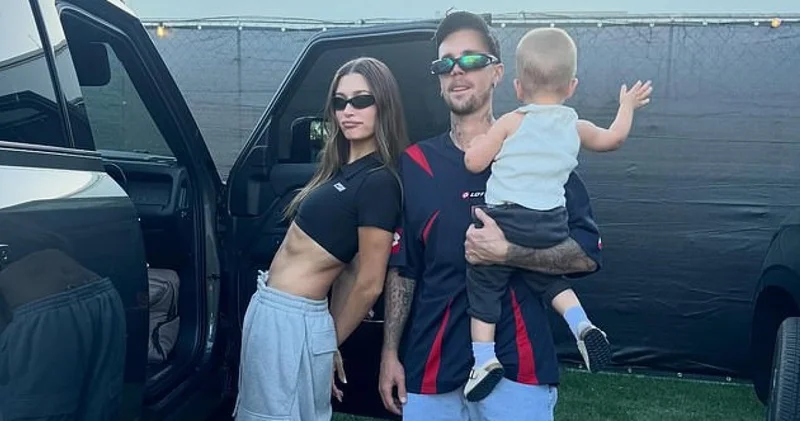 Hailey Bieber oğlu Jack Blues ile birlikte Justin Bieber ın Coachella provasında