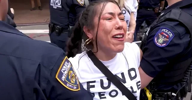 New York polisinden Filistin destekçilerine sert müdahale: Yüzlerce kişiyi tutukladılar VİDEO İZLE