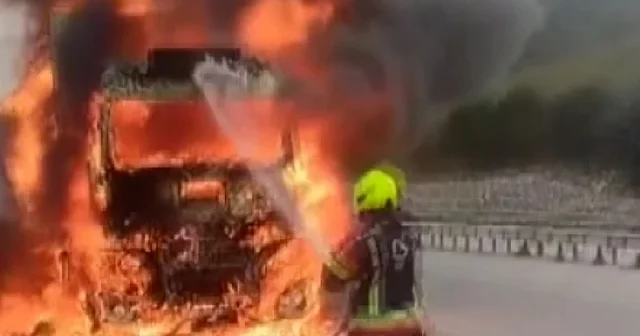 Balıkesir de TIR otoyolda alev alev yandı VİDEO İZLE