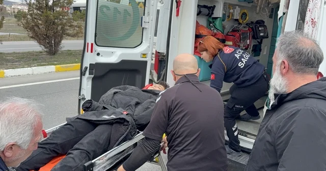 Sivas ta kazada yaralanan 4 futbolcu ile 1 sürücünün tedavisi sürüyor Sivas Haberleri