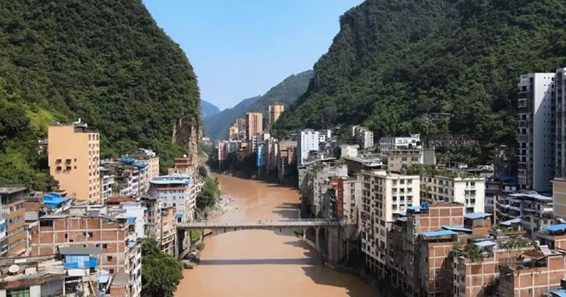 Genişliği sadece 30 metre olan şehir: Yüksek ayakları var Sözcü Gazetesi