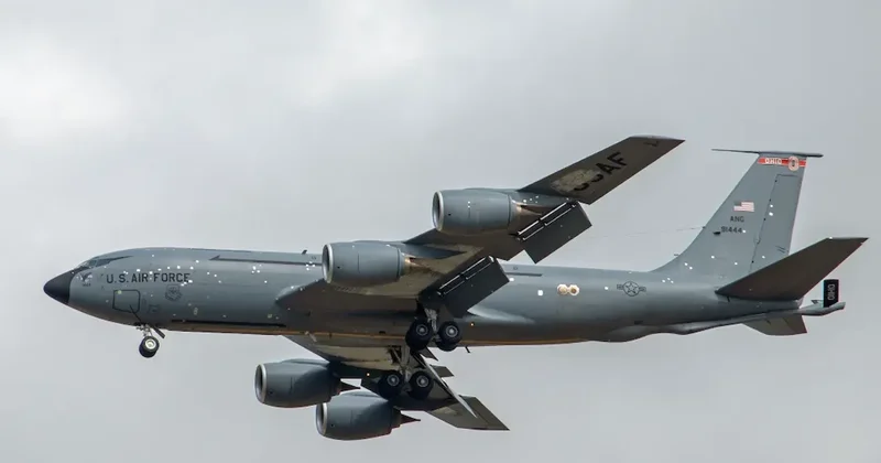 ABD yakıt ikmal uçağı İran dan delik deşik döndü Sözcü Gazetesi