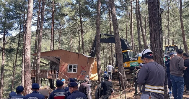 Osmaniye de mahkeme kararı sonrası 31 kaçak yayla evinin yıkımına başlandı Osmaniye Haberleri