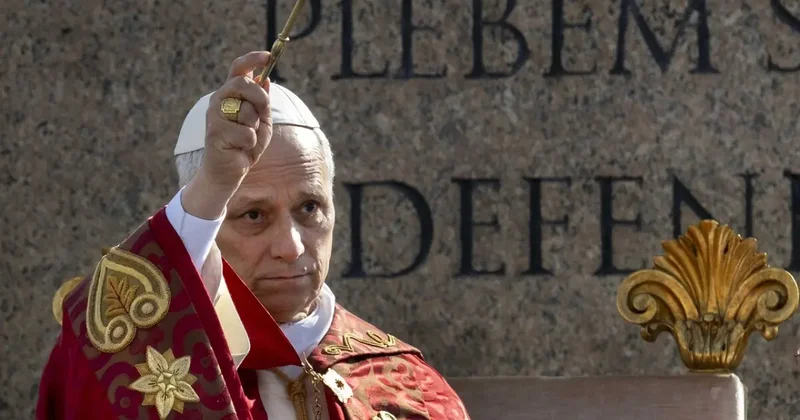 İran dan Papa ya destek: Paraya tapınmaya son