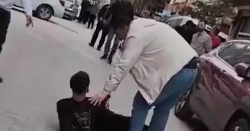 Sultangazi de mesajla tehdit ettikleri kişiye silahlı saldırı düzenleyen şüpheliler kaçtı