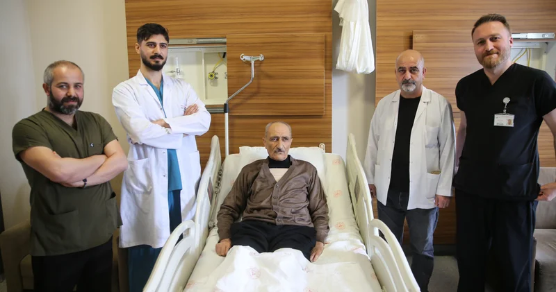 Kalbi durdu, 25 dakikalık kalp masajı hayata döndürdü