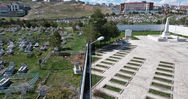 İlçe mezarlığında kıble farklılığı Sivas Haberleri