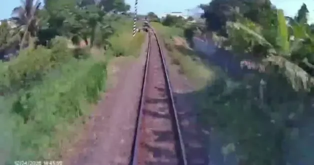 Vietnam da feci tren kazası: 10 yaşındaki çocuk feci şekilde can verdi