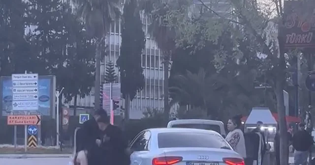 Tartıştıkları kadını otomobilden indirip bıraktılar; o anlar kamerada Adana Haberleri