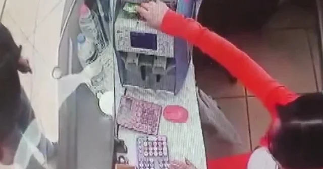 Döviz bürosunda bir anlık dalgınlık pahalıya patladı: Binlerce lirasına mal oldu VİDEO İZLE