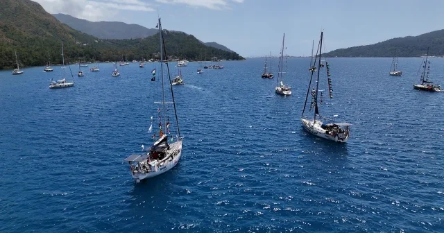 Özgürlük filosu Akdeniz de: 54 tekne Gazze ablukasını kırmak için Marmaris ten demir aldı VİDEO İZLE