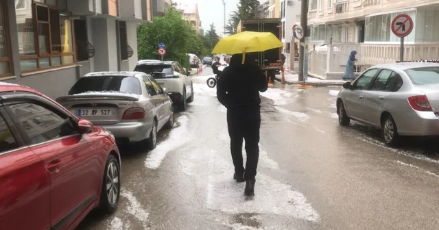 Isparta da sağanak etkili oldu Eğirdir de dolu yağışı meyve bahçelerine zarar verdi Isparta Haberleri