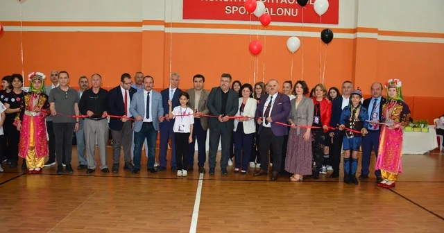 Tübitak 4006 fuar açılışı muhteşem oldu Türkiye Yüzyılı nda bilimle geleceğe yolculuk : TÜBİTAK 4006 bilim fuarında 20 proje sergilendi Bursa Haberleri