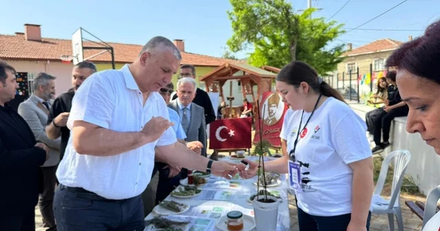 Burhaniye de iki okulun ortak Bilim Fuarı açıldı Balıkesir Haberleri