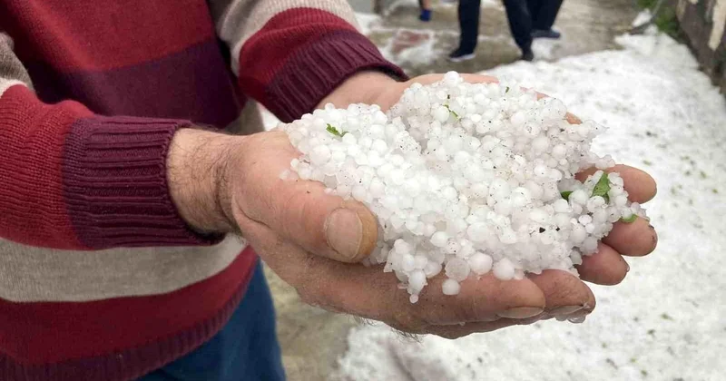 Refahiye de dolu yağışı hayatı felç etti