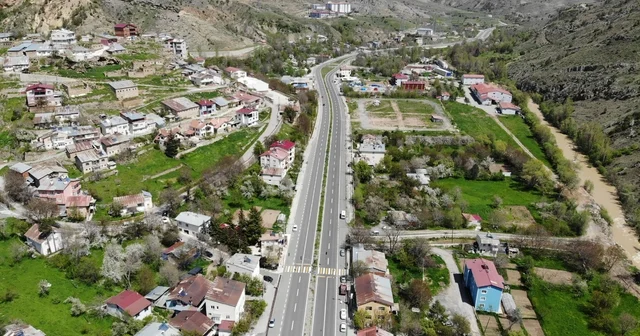 Gümüşhane nin 3 bin seçmenli Tekke beldesinde 11 adaylı seçim yarışı Gümüşhane deki beldede yaklaşık 300 seçmene bir aday düşüyor Gümüşhane Haberleri