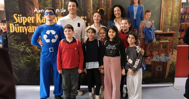 Azra Akın, Süper Kahramanlar: Dünyamızı Koruyoruz! oyunuyla çocuklarla buluşuyor