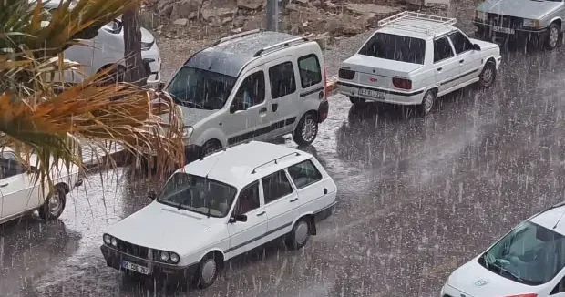 Manisa haberleri Manisa yı dolu vurdu! Bir anda bastırdı, 20 dakika sürdü 14 Mayıs 2026
