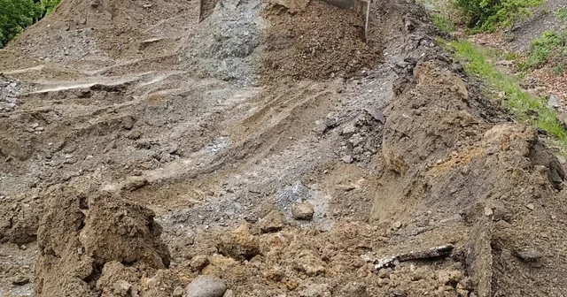 Amasya da yağışlar nedeniyle çöken yolda çalışma başlatıldı Amasya Haberleri
